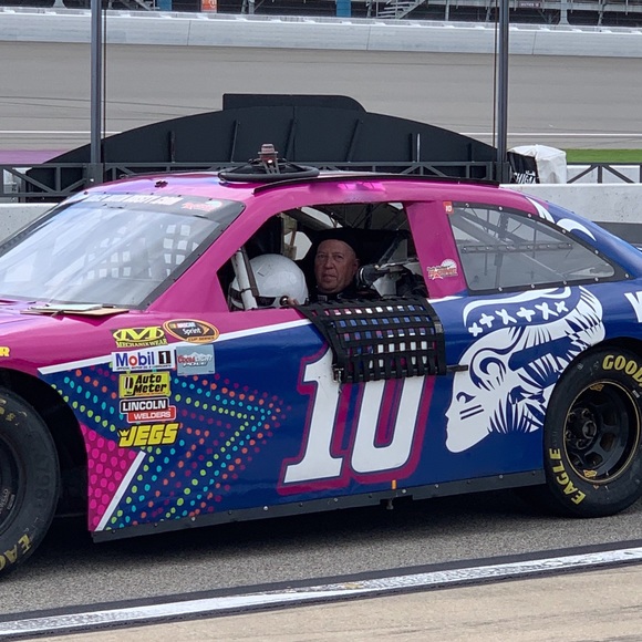 Meet your Posher, Tom - Picture 2 of 5